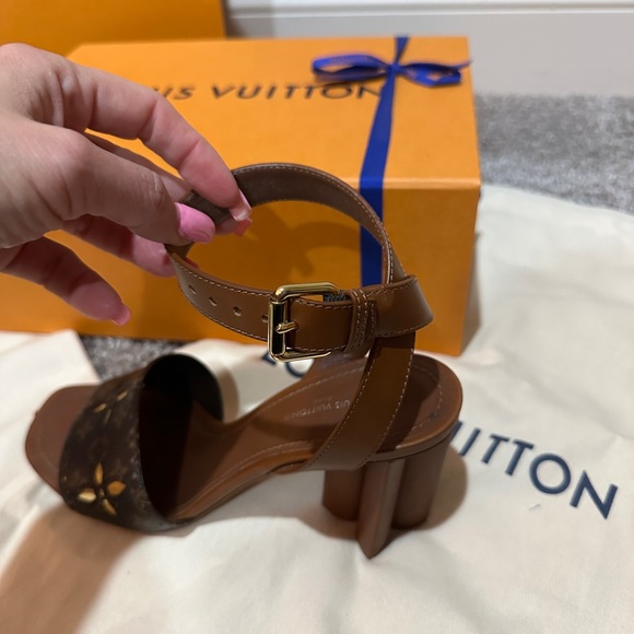 RARE Star Louis Vuitton Ankle Strap Star Heels - Size 7.5 - Worn a couple times - Picture 12 of 15